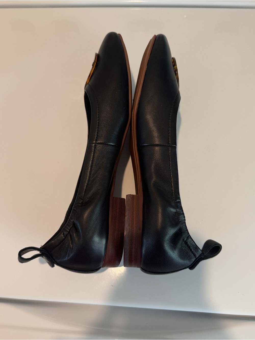 Trotters Gia Ornament Leather Ballet Flat
Black Womens 9M - Picture 2 of 11